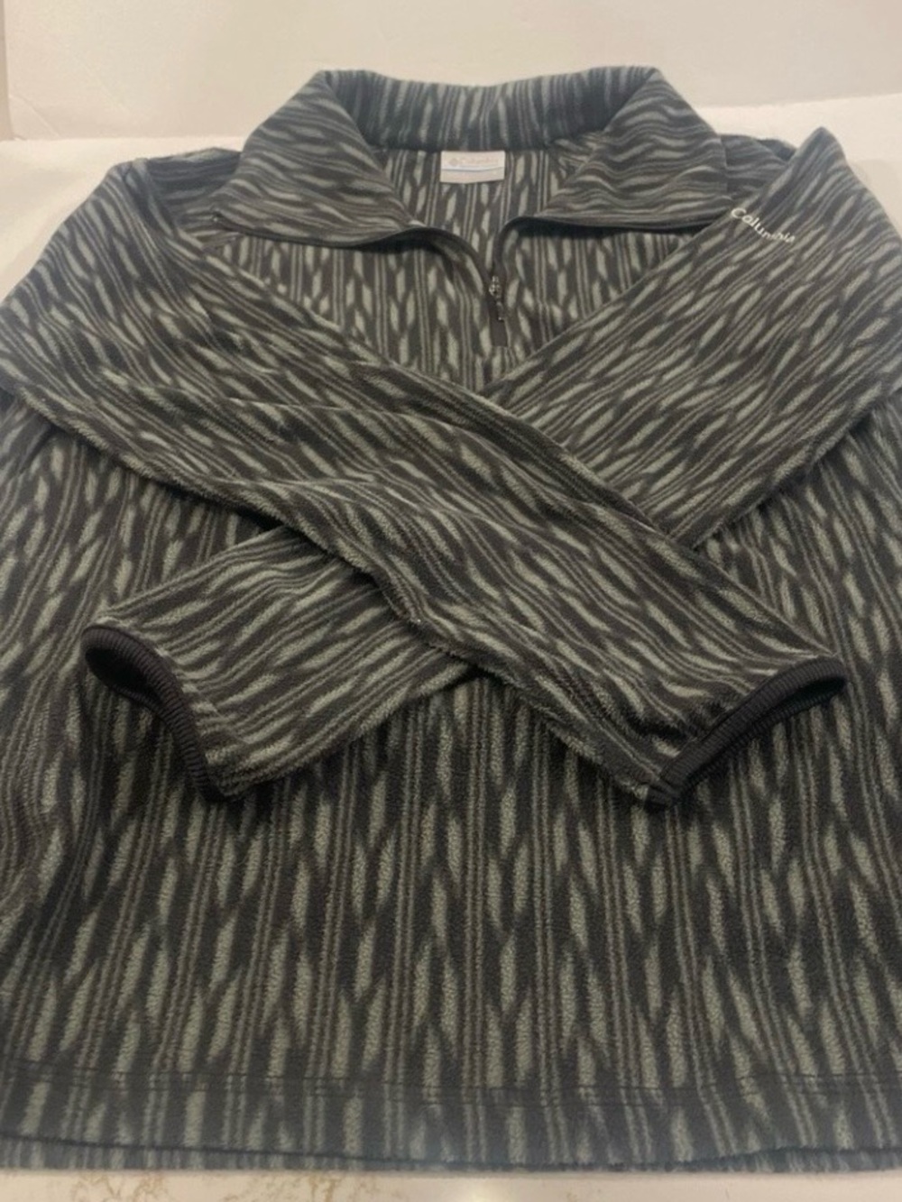 Columbia Black and Green Patterned Polar Fleece Cosy L/S Top